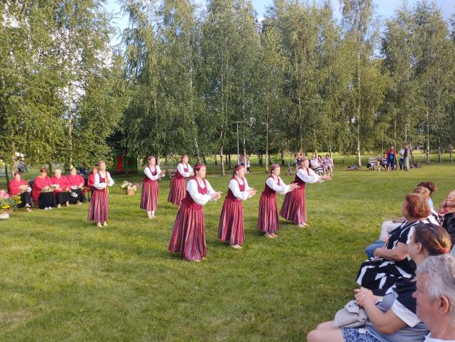 Pasākums "Vasaras balle" pie Maļinovas pagasta saieta nama atpūtas laukumā